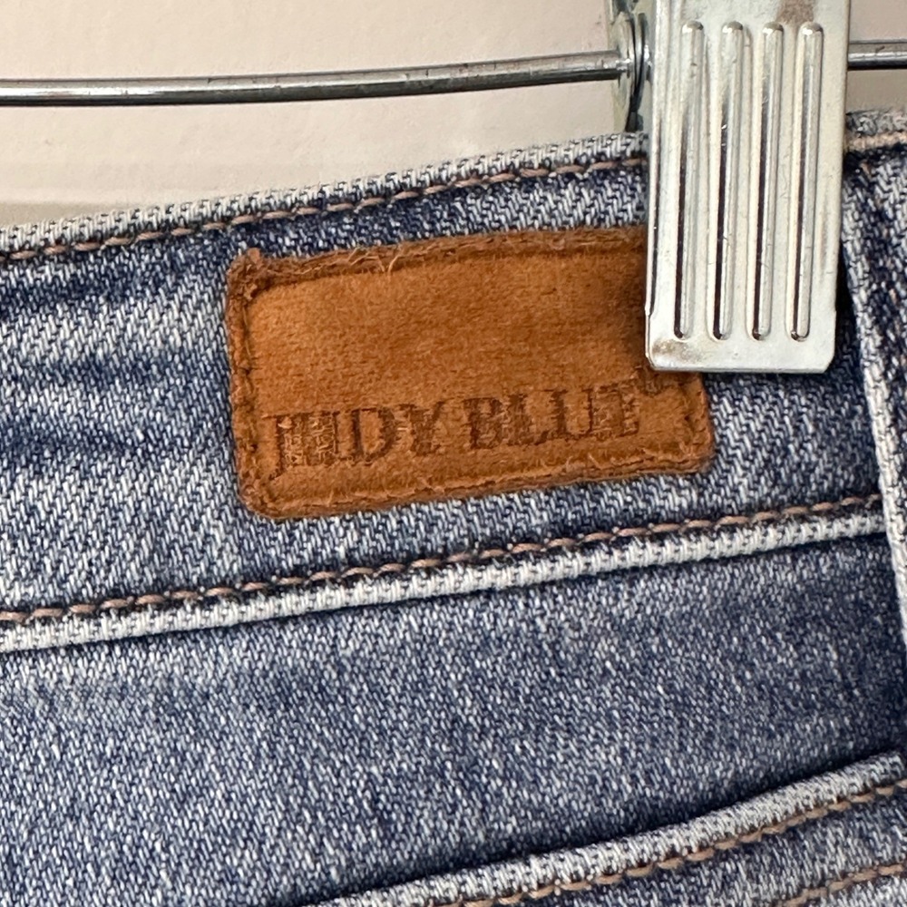 Judy Blue Distressed Denim Shorts Women XL Blue Frayed Hem JB15102 | Boho Casual - Picture 4 of 9